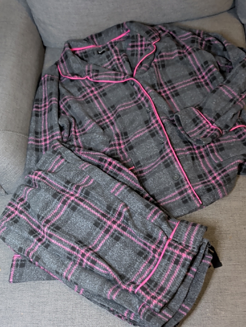Simply Vera, By Vera Wang Lounge Pajama Set.